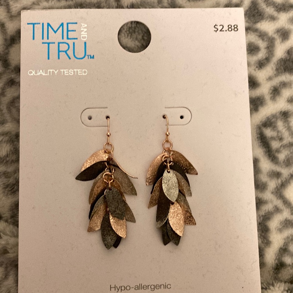 i’m selling dangly earrings they’re multi colored and they’re from time and thru